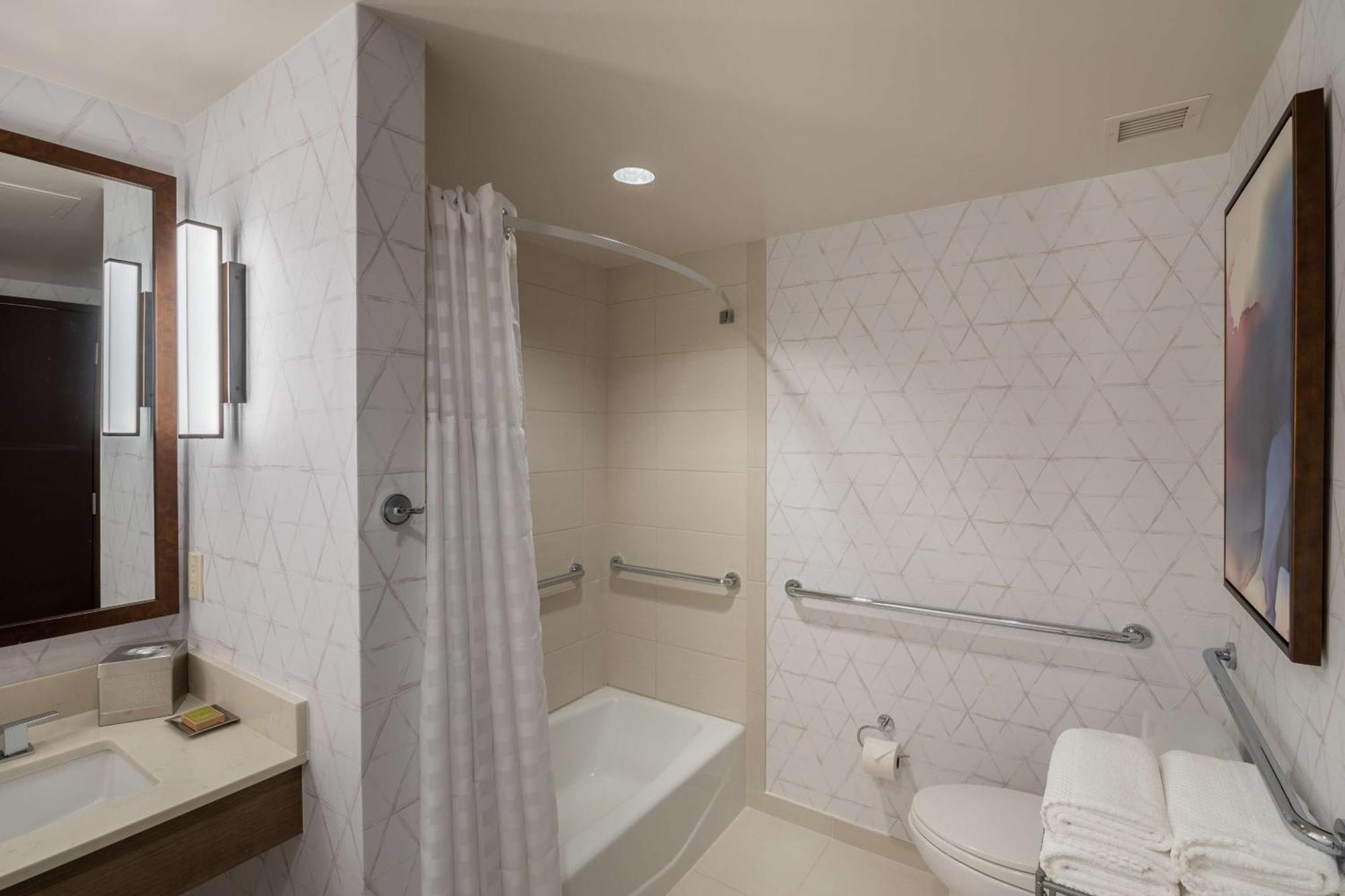 Hilton Asheville Biltmore Park Экстерьер фото